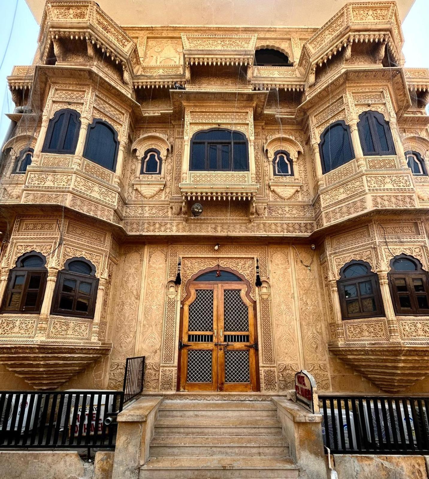 Hotel Pol Haveli Джайсалмер Екстериор снимка