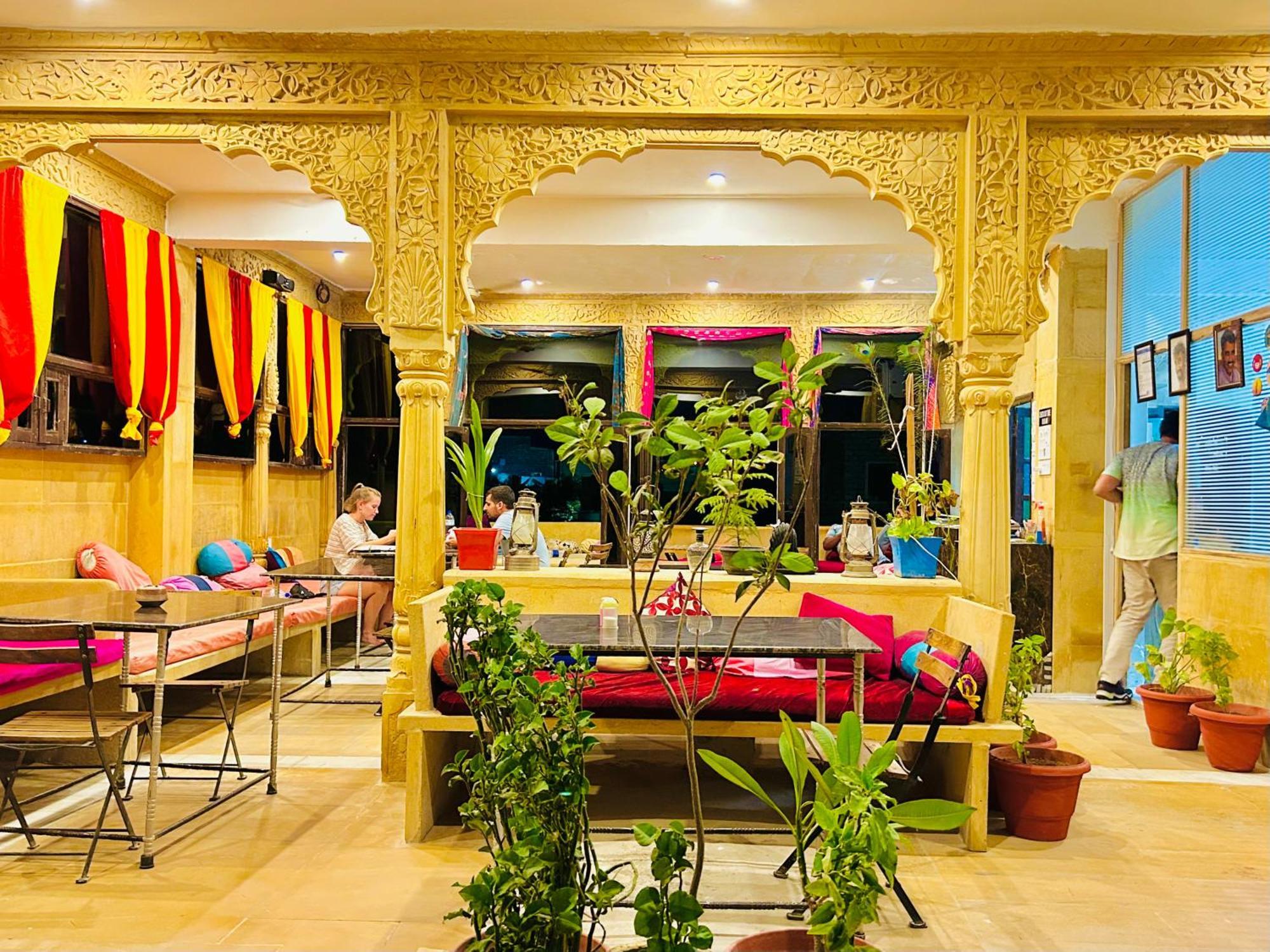 Hotel Pol Haveli Джайсалмер Екстериор снимка