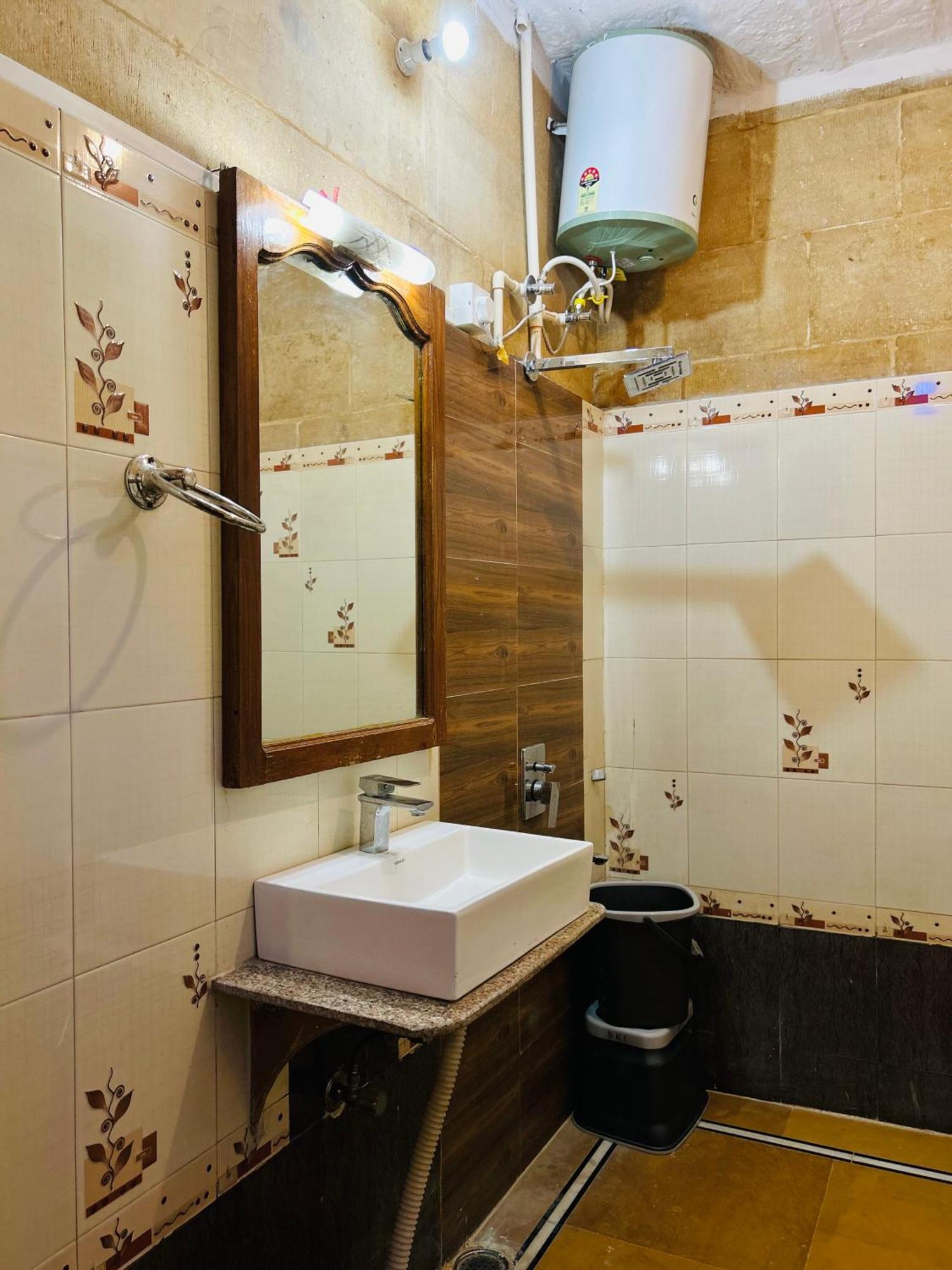 Hotel Pol Haveli Джайсалмер Екстериор снимка