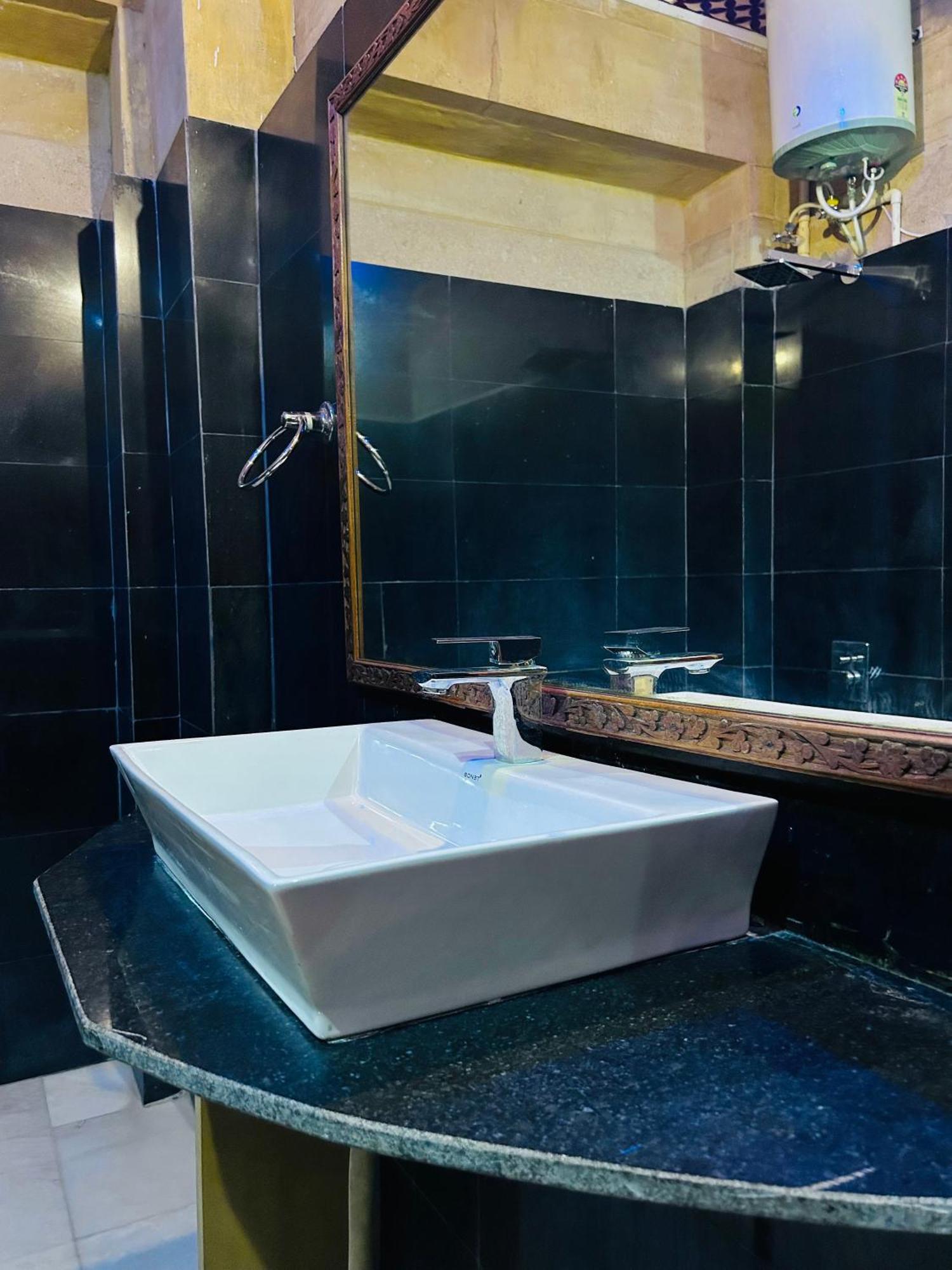 Hotel Pol Haveli Джайсалмер Екстериор снимка