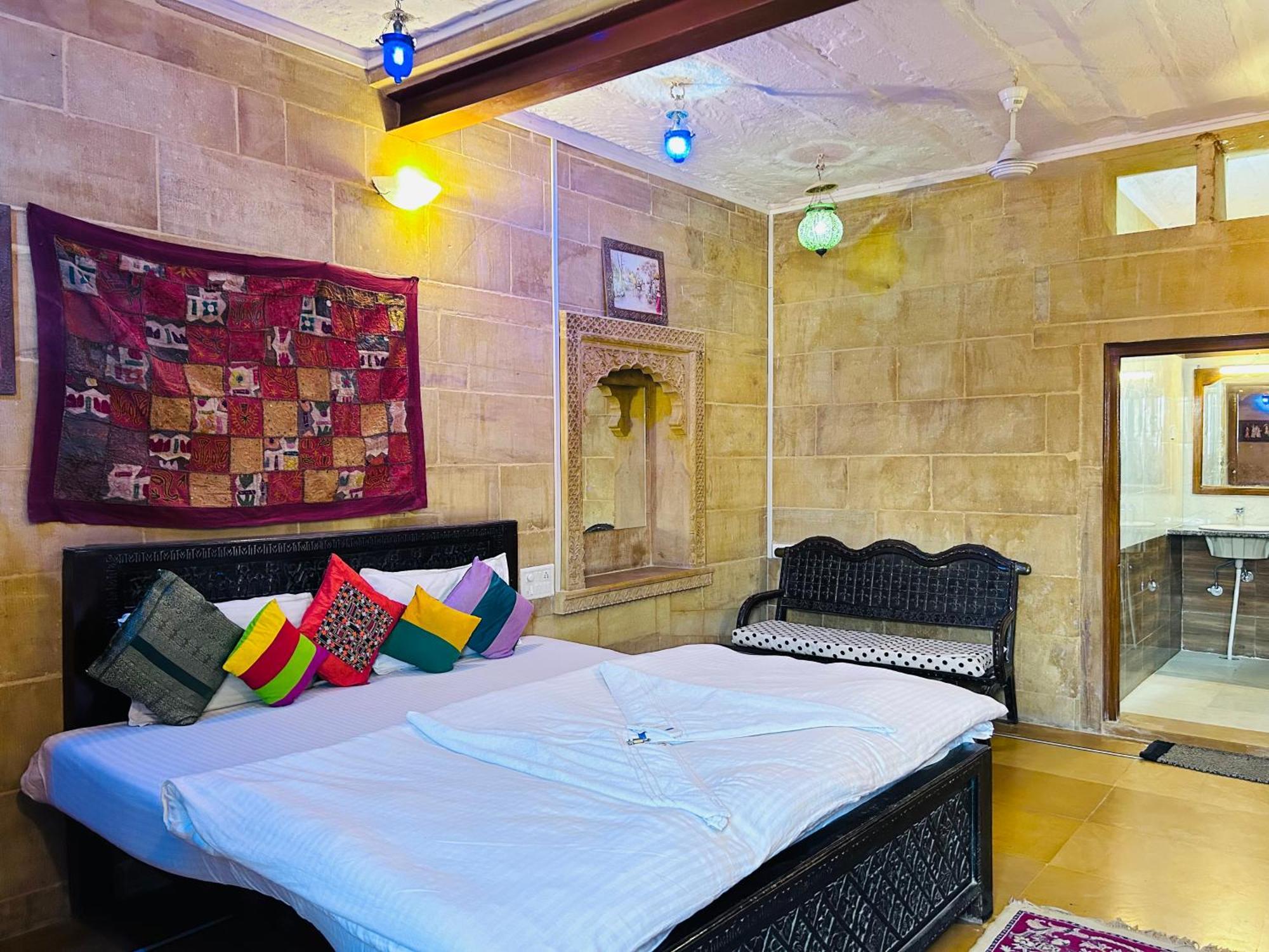 Hotel Pol Haveli Джайсалмер Екстериор снимка